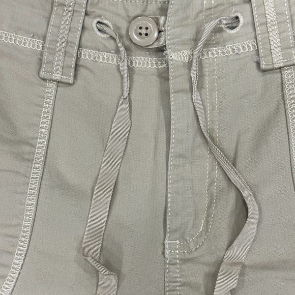 Women's Eddie Bauer 10 Medium Capri Pants Chino Khakis Twill Stretch Khaki NWOT - Picture 7 of 12